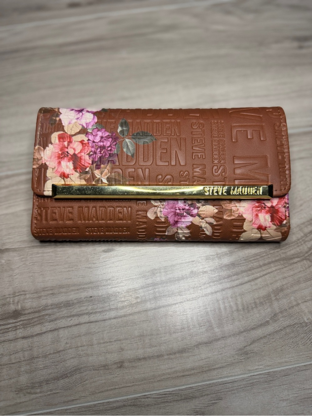NWOT Steve Madden Brown Floral Wallet with Gold Bar Accent